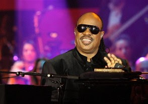 Stevie Wonder insta a facilitar el acceso de los discapacitados a la cultura