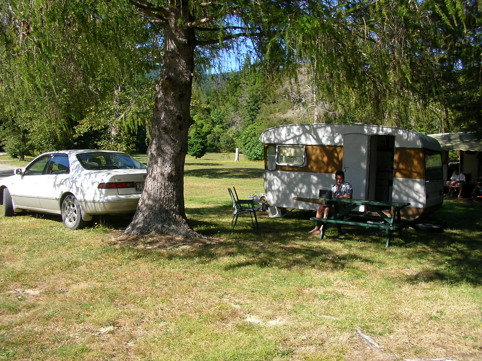 [Caravan+at+pinedale+Motor+camp.JPG]