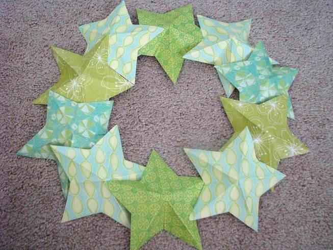 Make A Barn Star Paper Wreath For Any Holiday So Easy