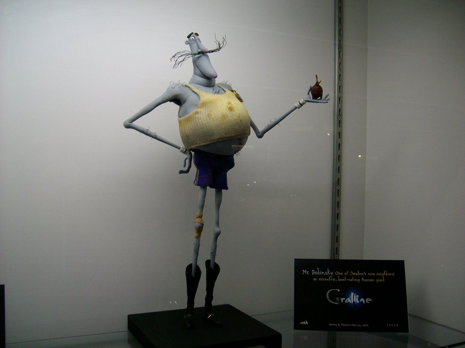 Семён остапович бобинский. Коралина в стране кошмаров бобинский. Мистер бобинский коралина. Коралина в стране кошмаров бобински. Мистер бобински коралина.