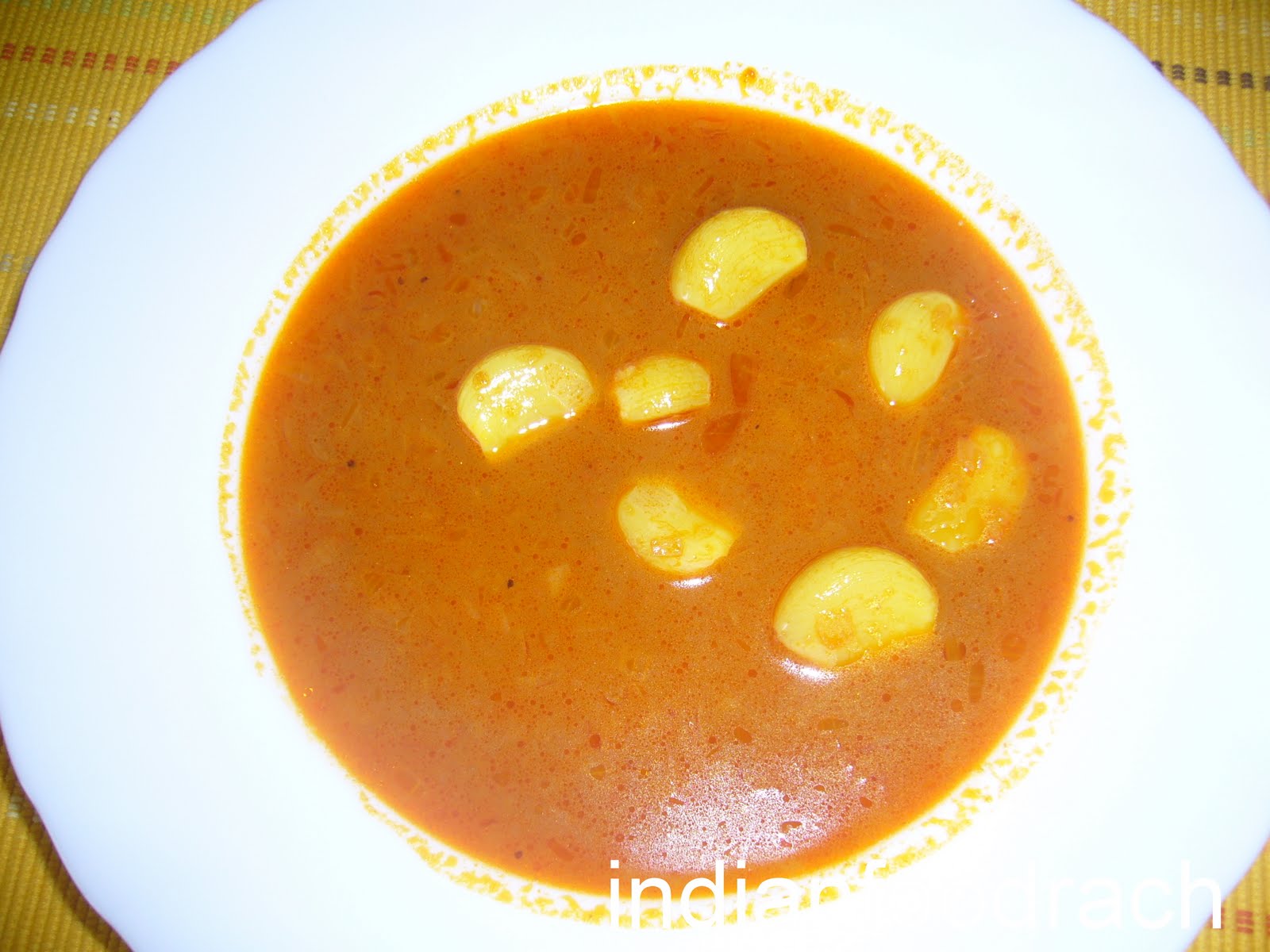 INDIAN FOOD Garlic curry ( poondu kulumbu/ belluli saaru)