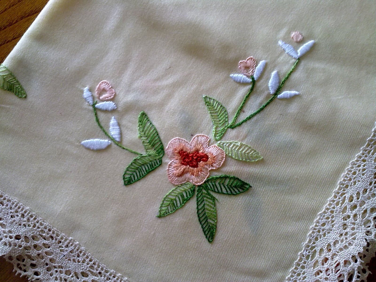 Las manualidades de Milita Mantel bordado a mano
