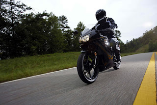 Kawasaki Ninja 250cc: Kawasaki Ninja 250R Black Riding Test