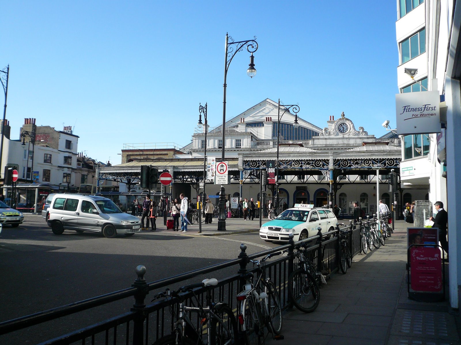 brighton-hove-pictures-brighton-train-station-frontal-view