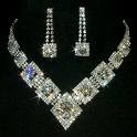 kalung dan anting permata
