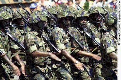 Brasil deve aumentar seu poderio militar, diz americano