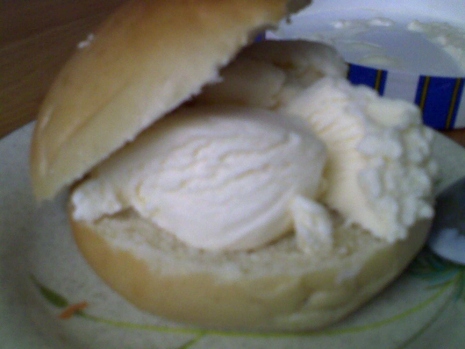 ICE CREAM IN A BUN???