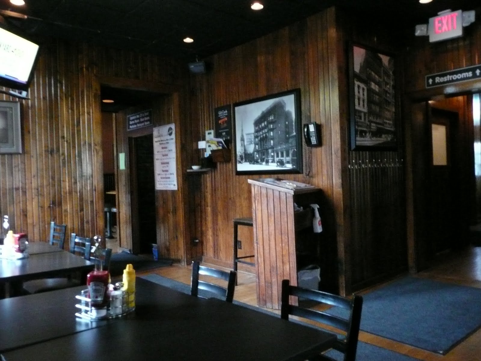 PIG OUT SPOTS Elbow Room Pub & Deli (Indianapolis, IN)