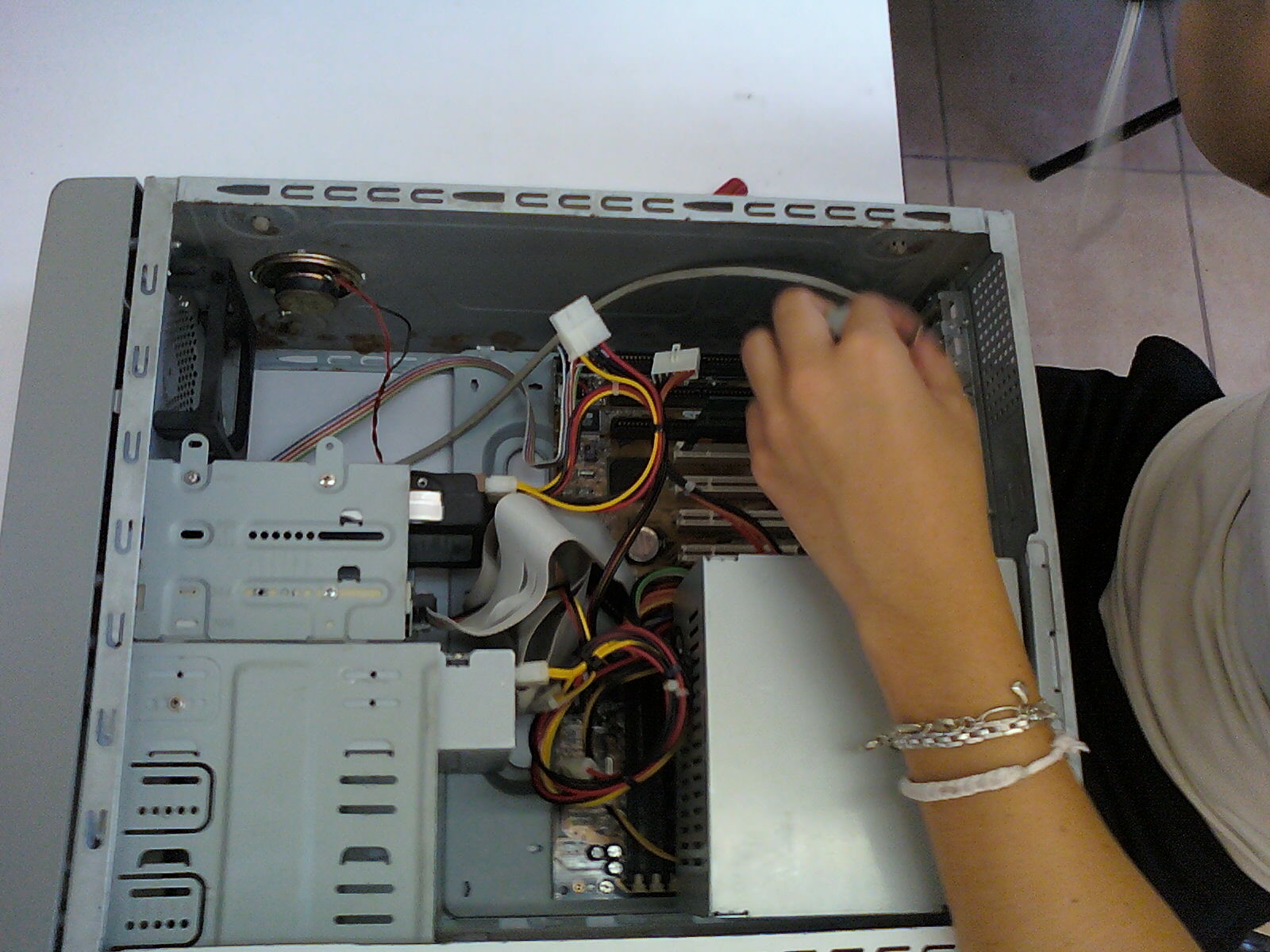 *Janeeth Arrieeta*: DESARMANDO EL GABINETE