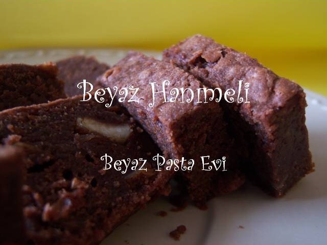 BEYAZ HANIMELİ Kavrulmuş fındıklı ıslak kek