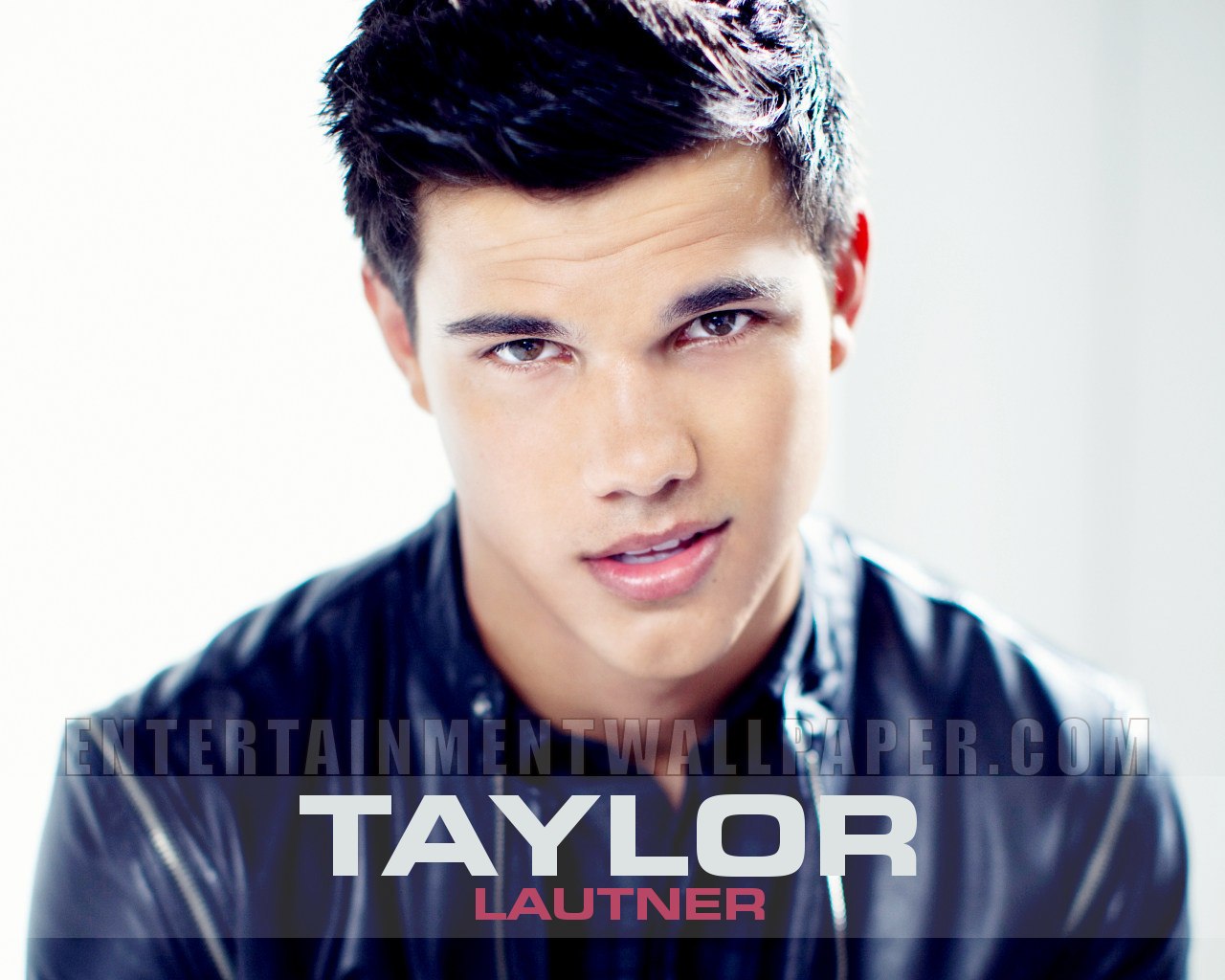 http://1.bp.blogspot.com/_zJiKoEFvaLw/TMTNdwt7QjI/AAAAAAAAAEU/iqTlew5s2wc/s1600/taylor_lautner01.jpg