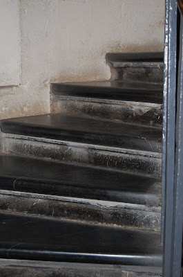 Equal-height steps at the Monument, London