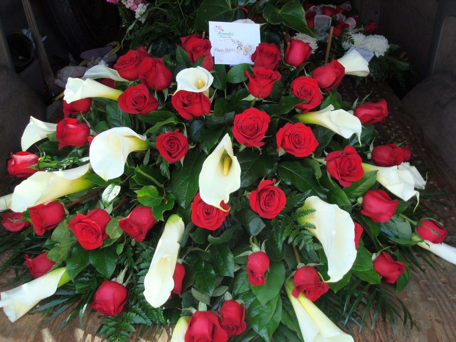 Bernardo's Flowers BFSCP3 Calla Lilies with Red Roses Casket Piece