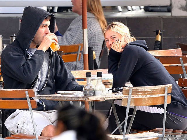 Wallpaper Picture Arts: Intimate photographs of Sharapova and her fiance