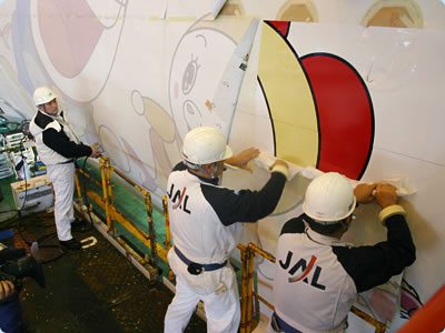 Step 4 of painting JAL Doraemon Jet