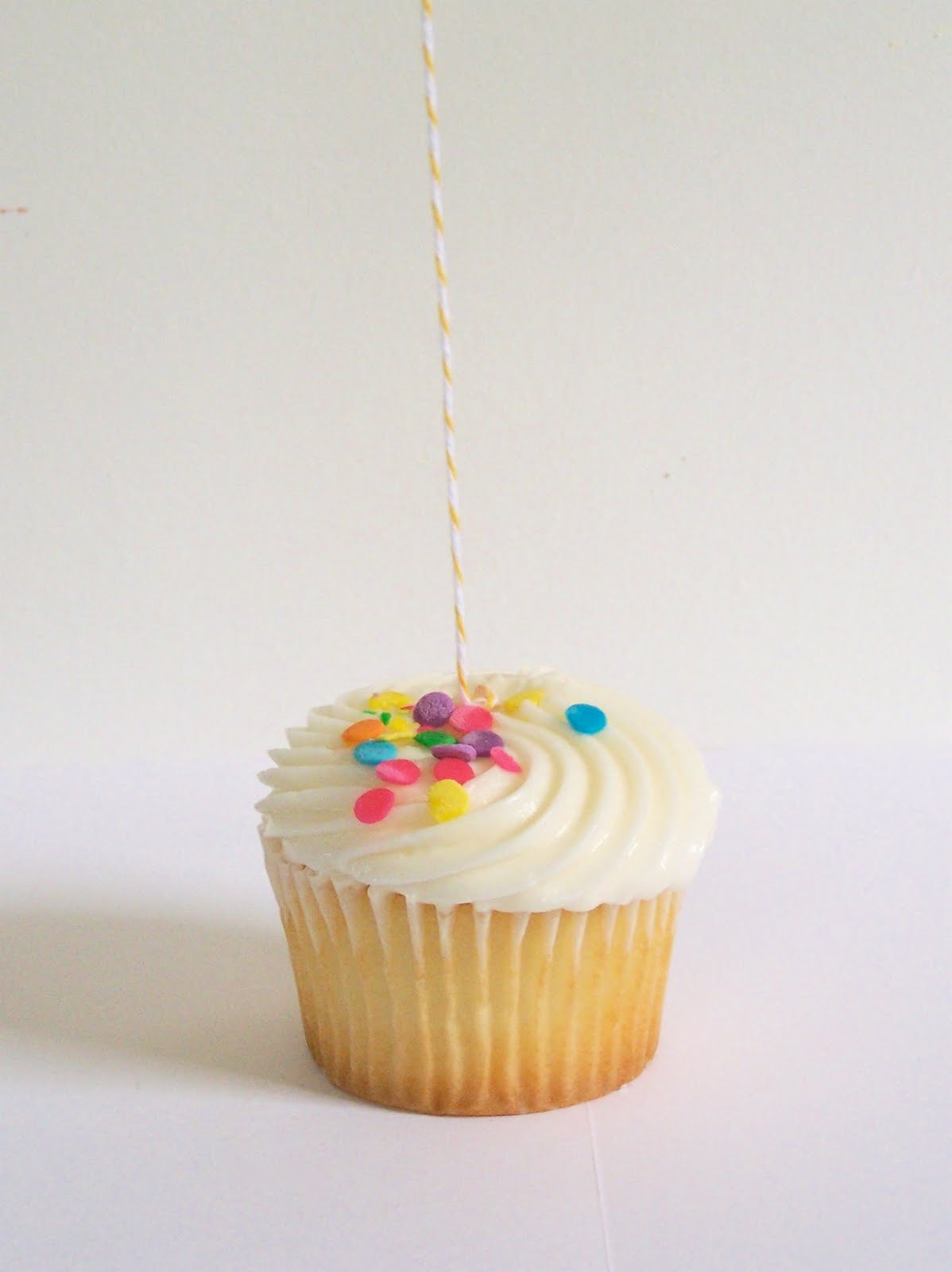 *Party Accessories* Balloons and Cupcakes... a perfect match!