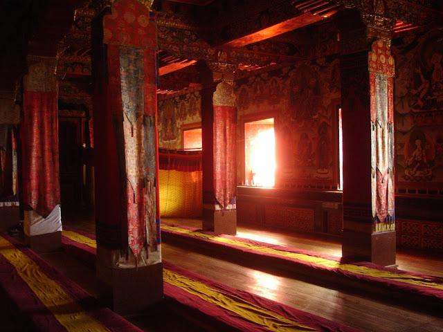 Tawang Arunanchal Pradesh monastery buddha inside view