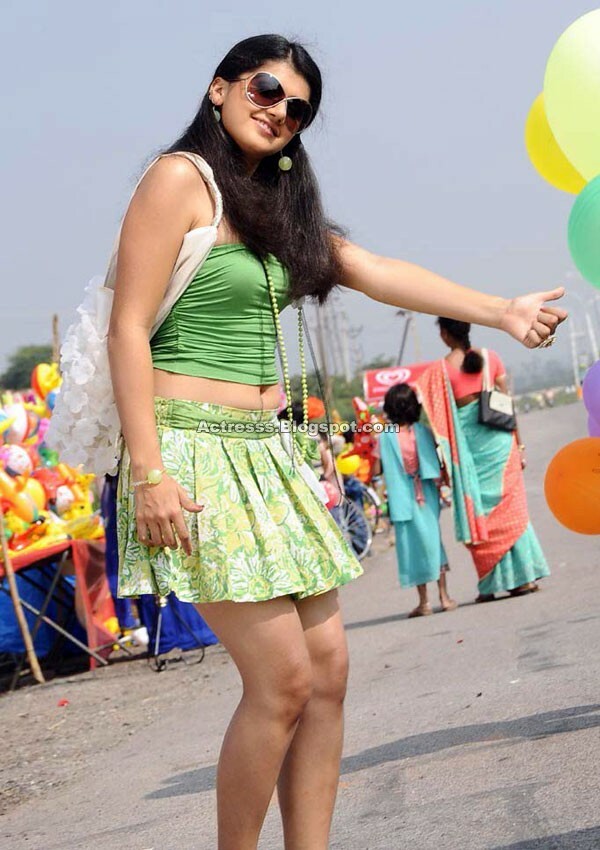 Taapsee Pannu Hot Exclusive: Tapsee Hot thighs Photos
