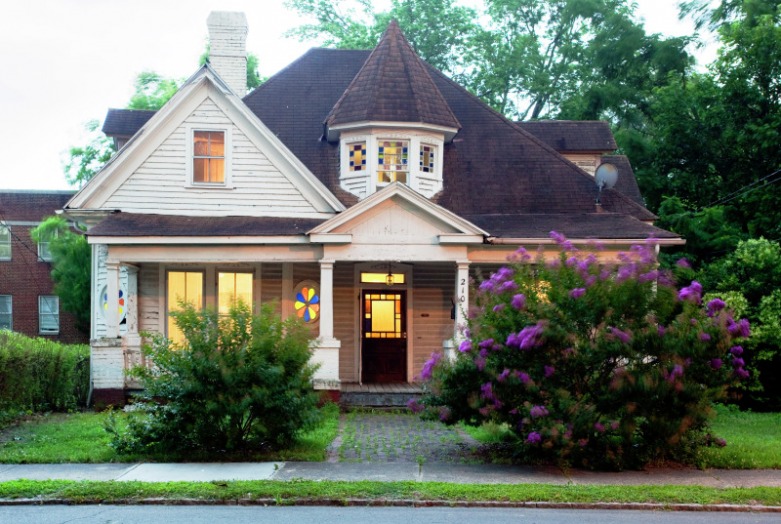 NC Olderhouse The Historic McCrackenMize Has Many Fans