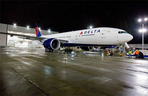 [delta-airlines-boeing-777-200lr-night-480x312.jpg]