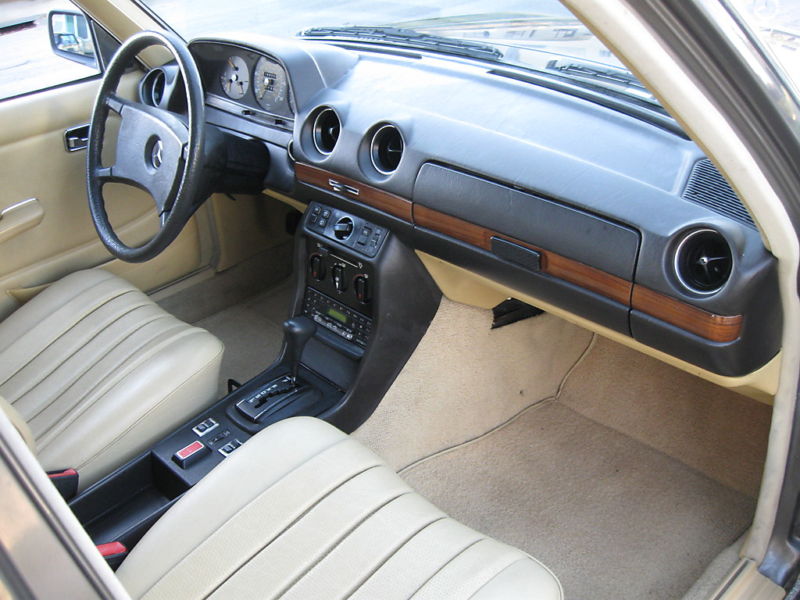 mercedes%2Bbenz%2B280TE%2Binterior.jpg