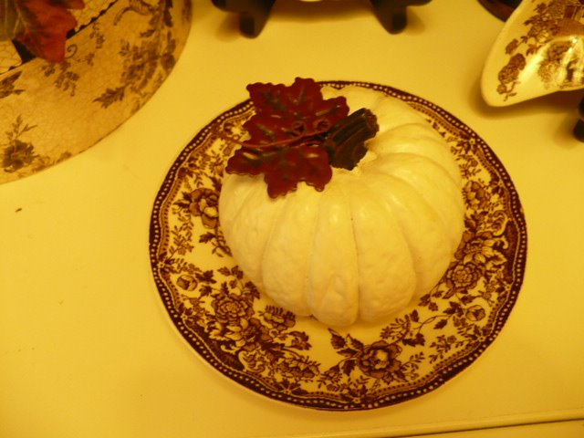 [pumpkinonplate.JPG]
