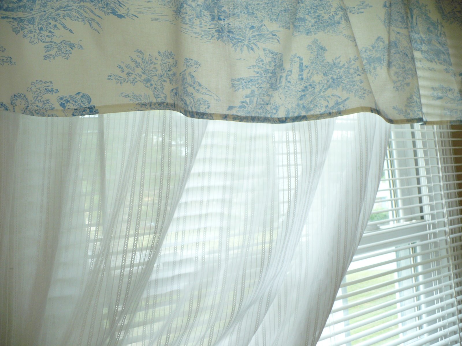 [bluetoiletopper.JPG]