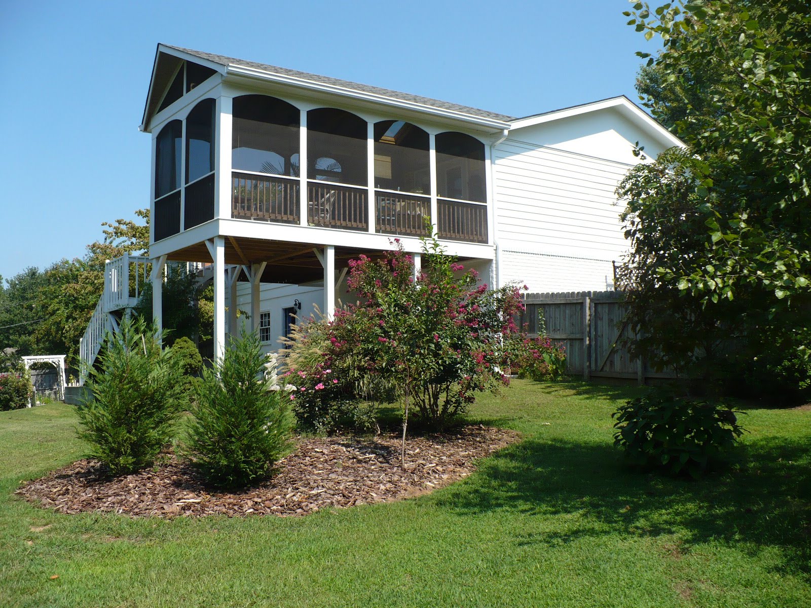 [porch09.JPG]
