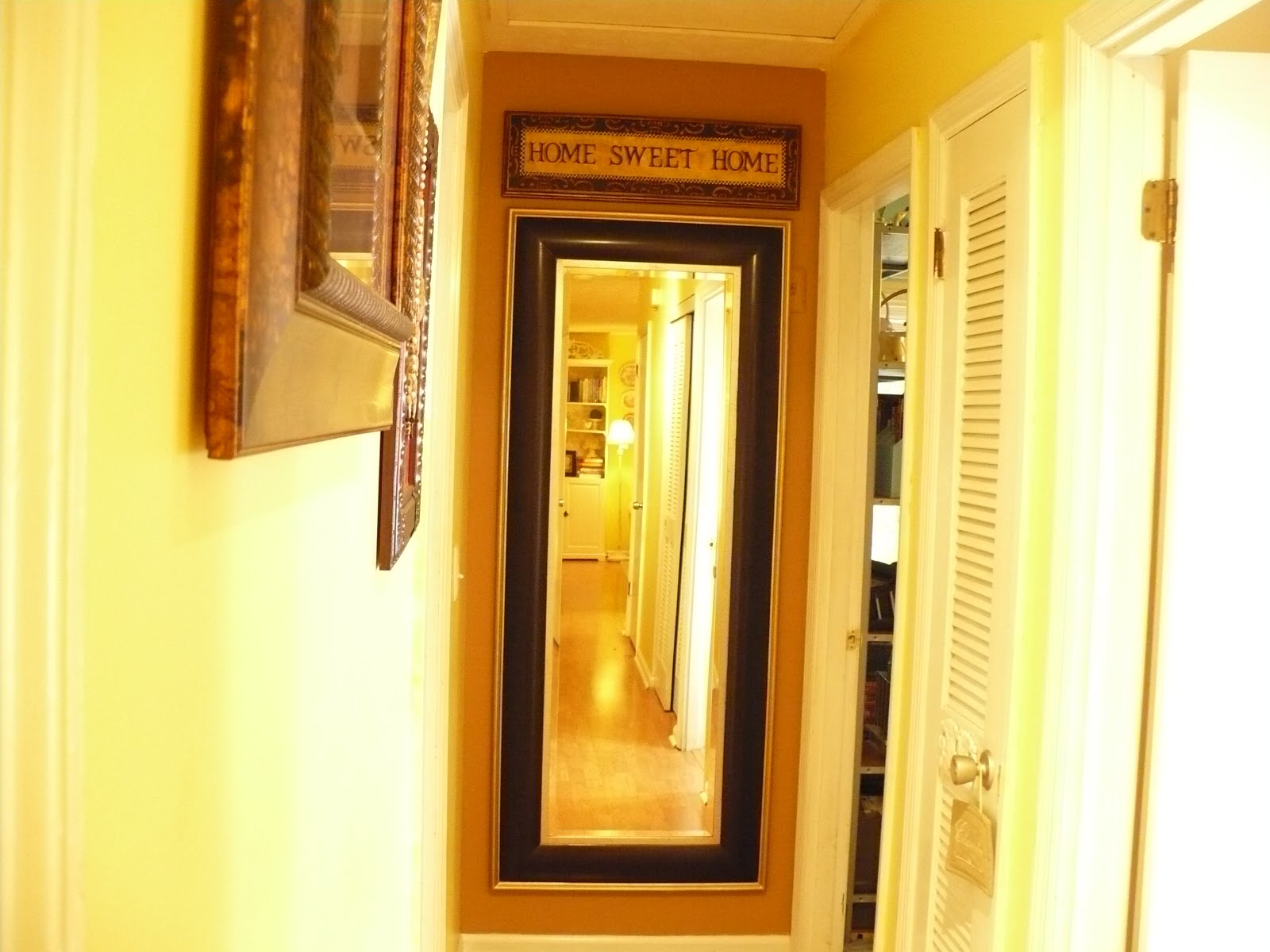 [hallmirrorfull.JPG]