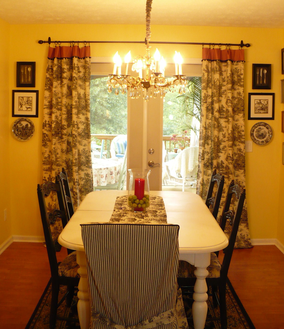 [diningroom.JPG]