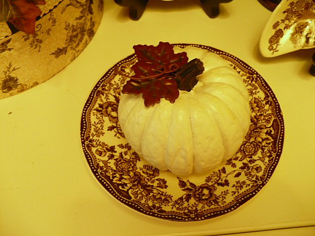[pumpkinonplate.JPG]