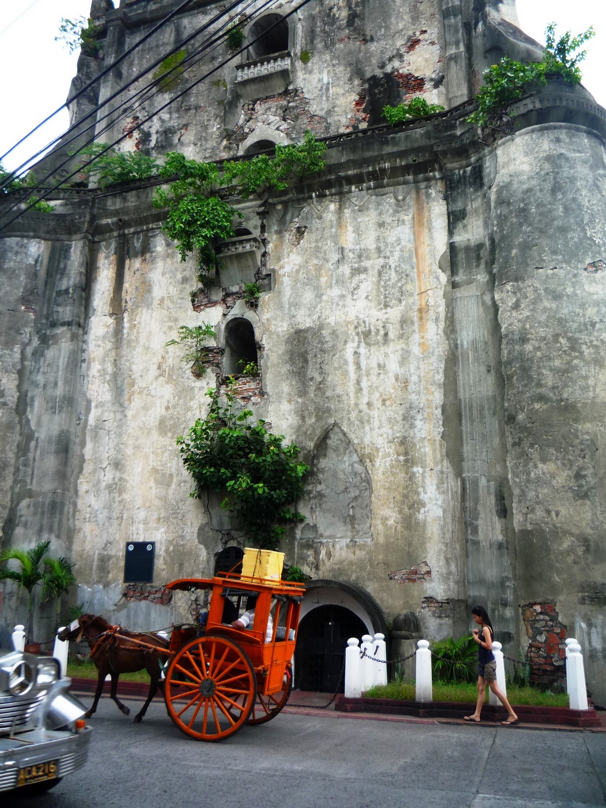 Miranda: Sinking bell tower of Laoag