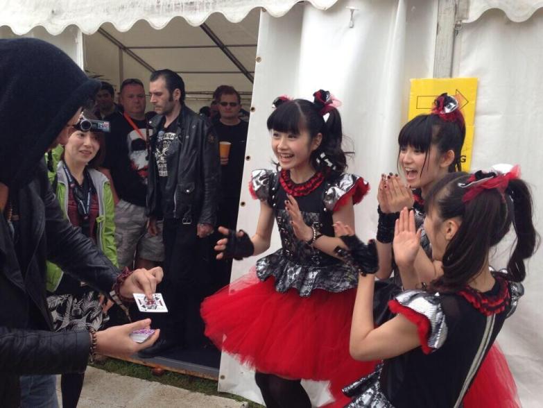 BABYMETAL enjoying a magic trick at a festival