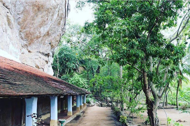 ඓතිහාසික පරමාකන්ද රජමහා විහාරය (Anamaduwa Paramakanda Cave Temple) - Your Choice Way