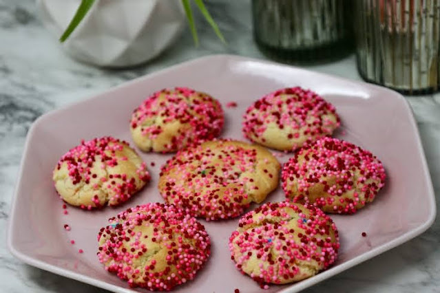 Funfetti Cheesecake Valentine’s Day Cookies