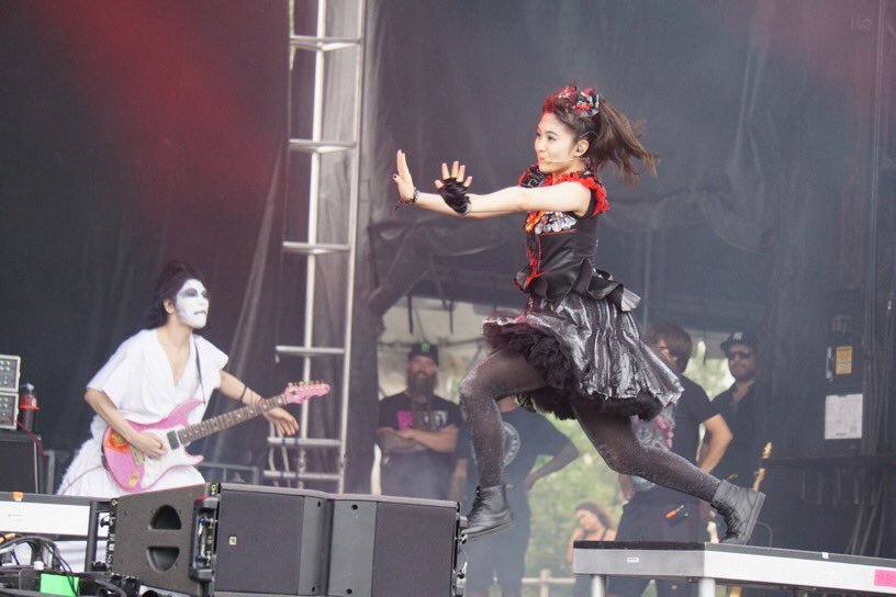 MOAMETAL running across the stage
