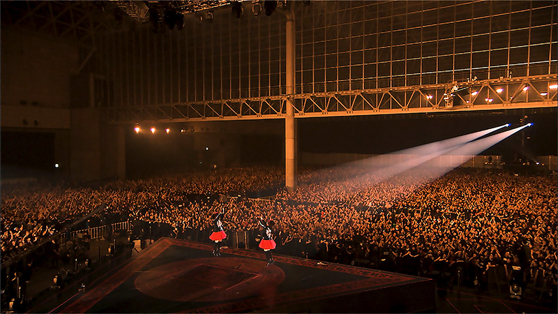 Black BABYMETAL performing Onedari Daisakusen