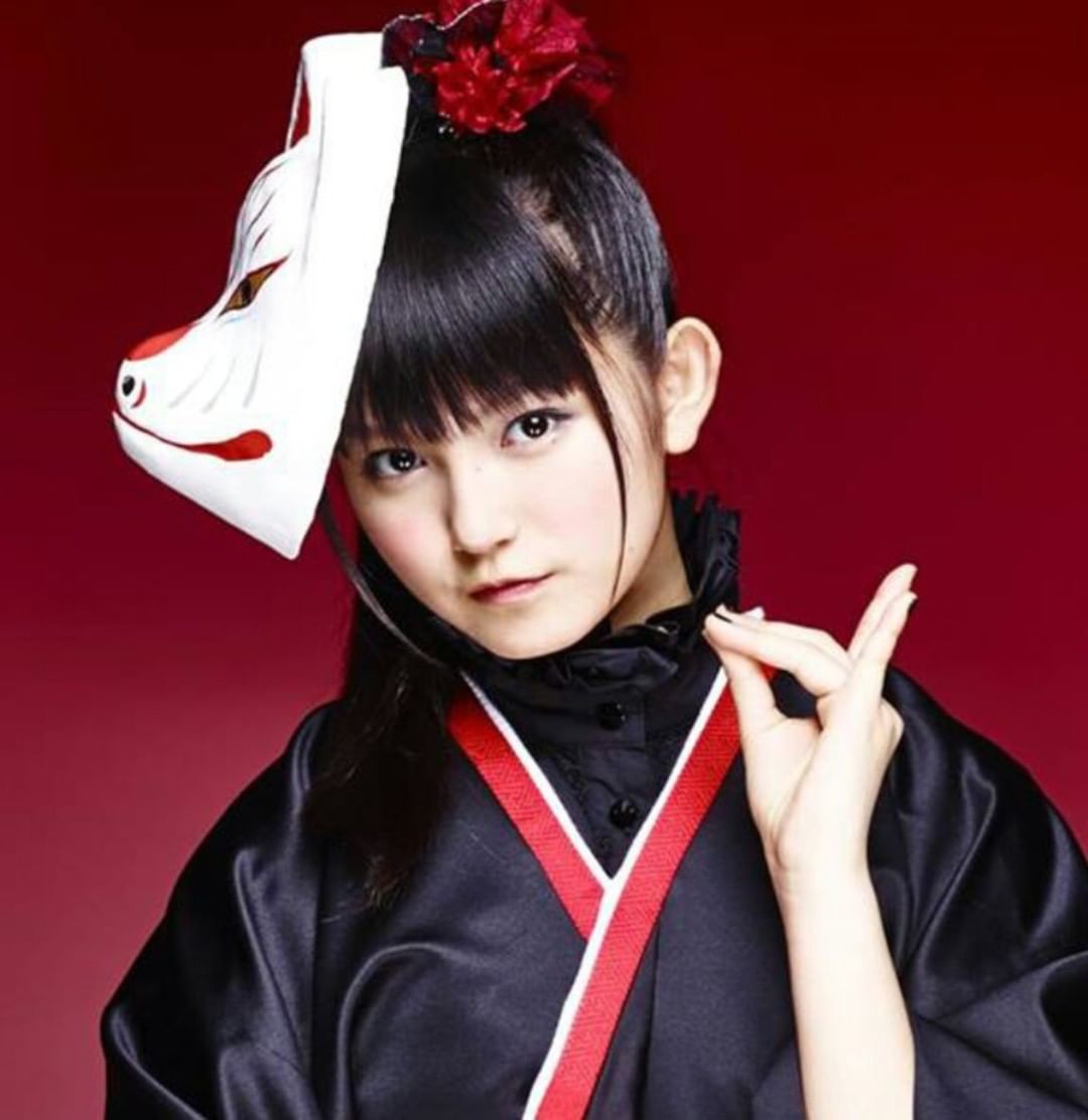 SU-METAL wearing Megitsune kimono doing the fox sign