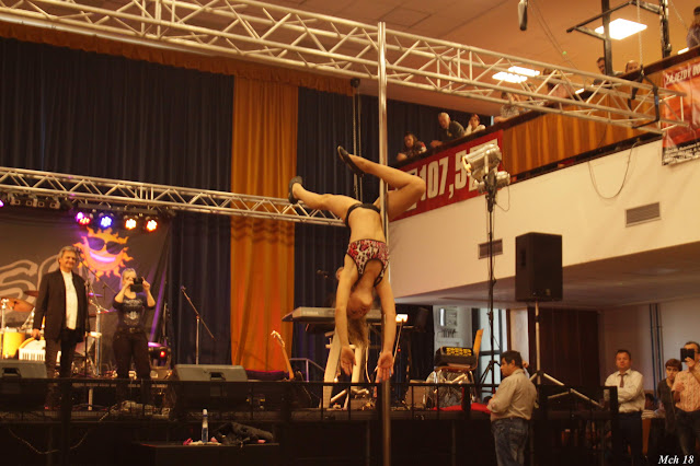 Amy - pole dance