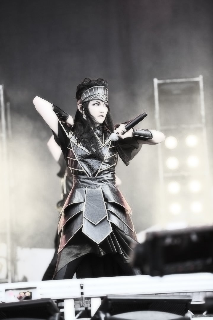 SU-METAL performing during the Dark Side