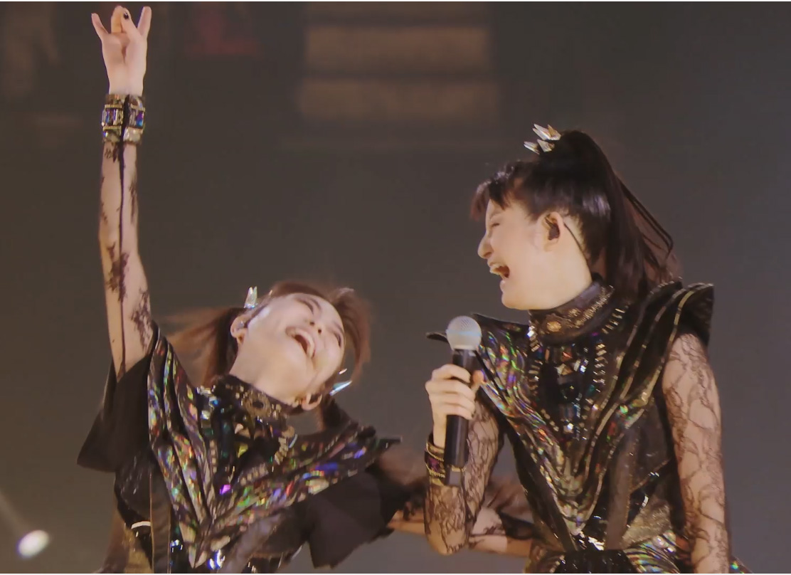 SU-METAL and MOAMETAL sharing a laugh at 2021 Budokan