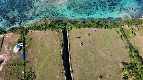 Carretera excavada para llegar a la playa Pandawa beach road Bali Road dug up to reach Pandawa beach road Bali