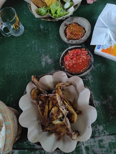 Rumah Makan Saung Sawah