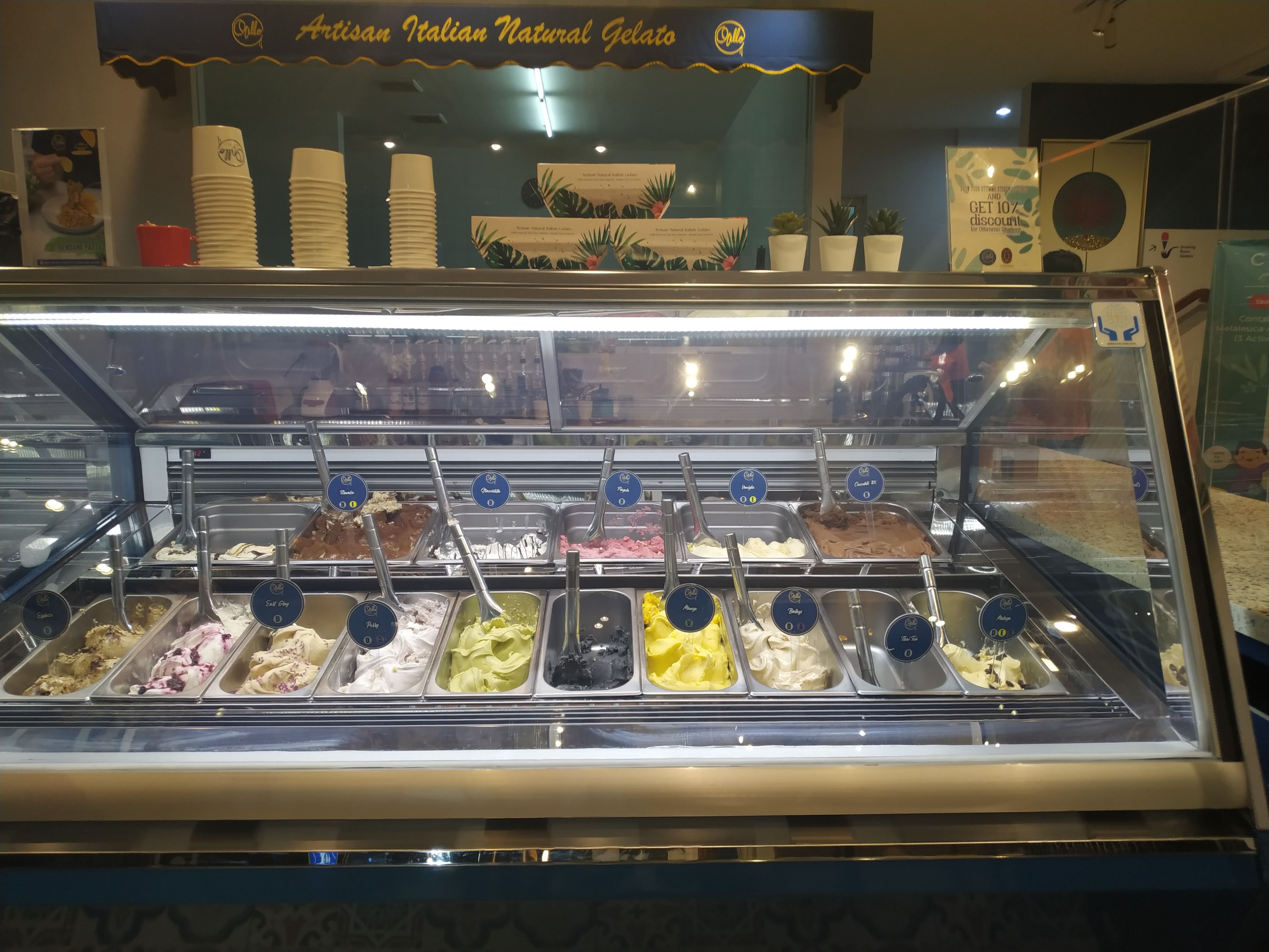 Otello Gelateria Ice Cream Etalase