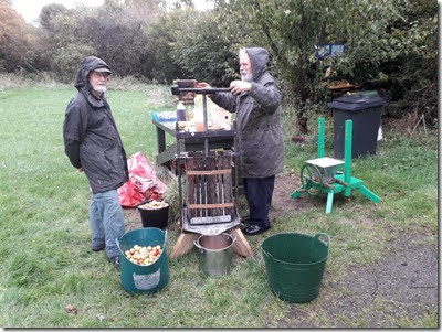 Apple pressing Apple pressing