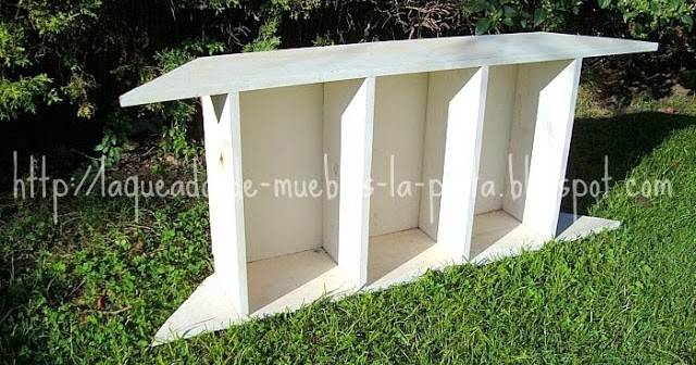 Decapado, teñido roble claro y terminacion a la cera de un mueble de tv