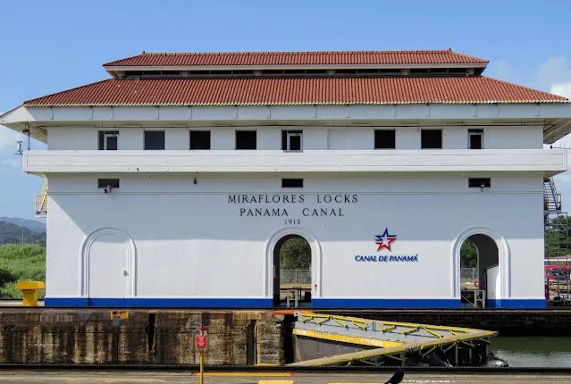 Panama City Layover: Miraflores Locks at the Panama Canal