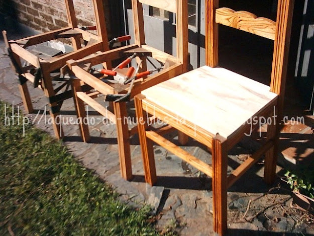 como barnizar muebles a pincel