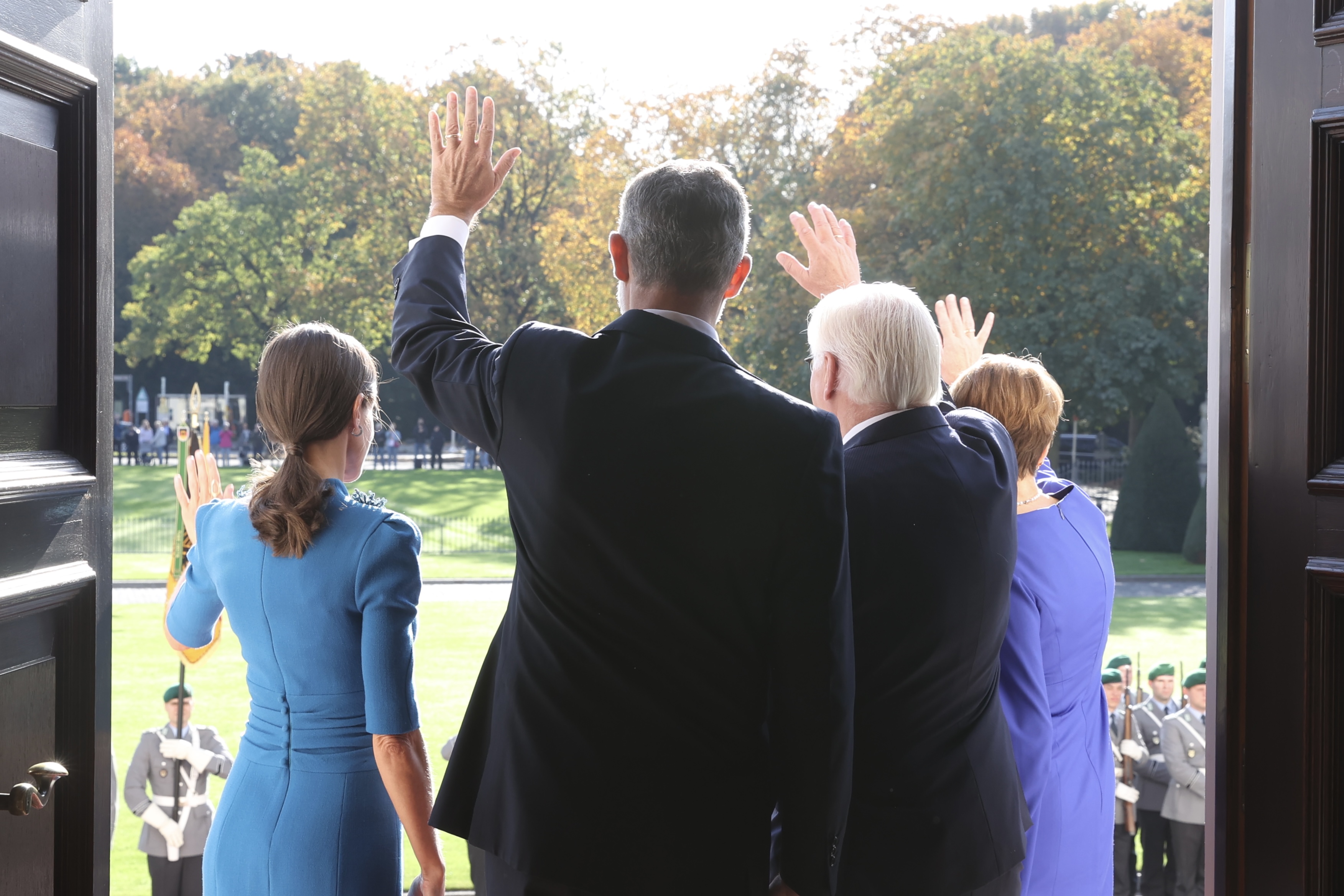 The President and First Lady of Germany, Frank-Walter Steinmeier and Elke Büdenbender, officially welcomed King Felipe and Queen Letizia of Spain at the Bellevue Palace in Berlin with Military Honours.