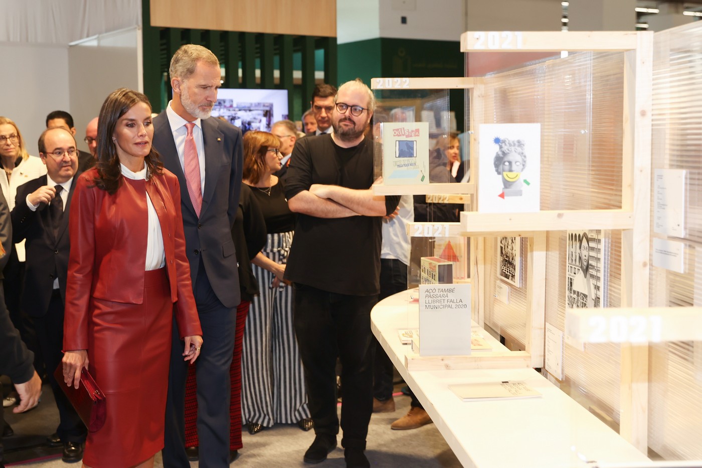 King Felipe and Queen Letizia of Spain began the last day of the German state visit with a visit to the Frankfurt Book Fair at the Messe Frankfurt Congress Center. After the visit to Book Fair the couple visited Cervantes Institute before heading home.
